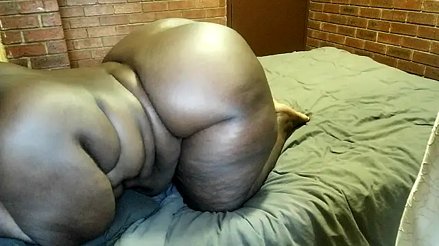 ASSQUEEN37Xx online show from 10/30/25, 03:30