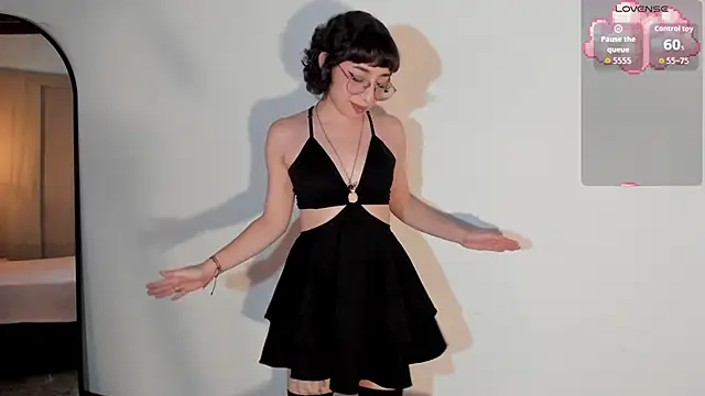 Snapshot of Lexyy_Bluee chatting on 11/10/25, 04:50 Lexyy Bluee online show from 11/10/25, 04:50