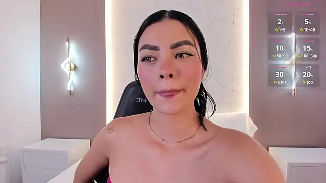 Snapshot of emily_tolson chatting on 12/13/25, 07:53 emily tolson online show from 12/13/25, 07:53