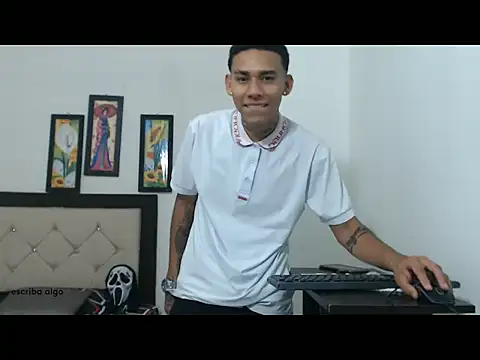 Snapshot of sebasbight chatting on 11/03/25, 10:10 sebasbight online show from 11/03/25, 10:10