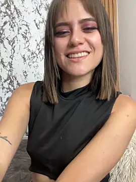 Snapshot of alielle chatting on 09/26/25, 12:14 alielle online show from 09/26/25, 12:14