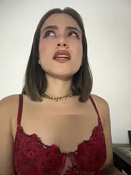 Snapshot of alielle chatting on 09/28/25, 10:37 alielle online show from 09/28/25, 10:37