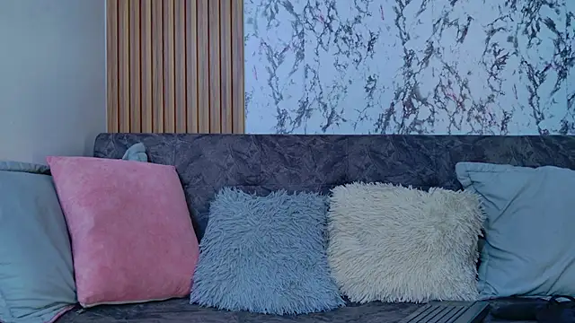 Snapshot of alielle chatting on 10/06/25, 11:57 alielle online show from 10/06/25, 11:57