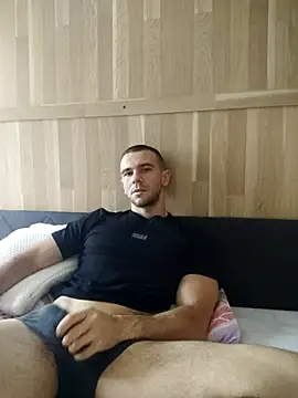 Snapshot of BrokenToPieces chatting on 09/15/25, 11:54 BrokenToPieces online show from 09/15/25, 11:54