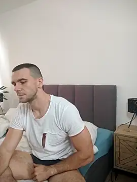 Snapshot of BrokenToPieces chatting on 09/16/25, 08:59 BrokenToPieces online show from 09/16/25, 08:59