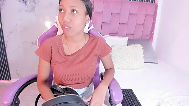 Mia Duarte1 online show from 10/03/25, 07:22