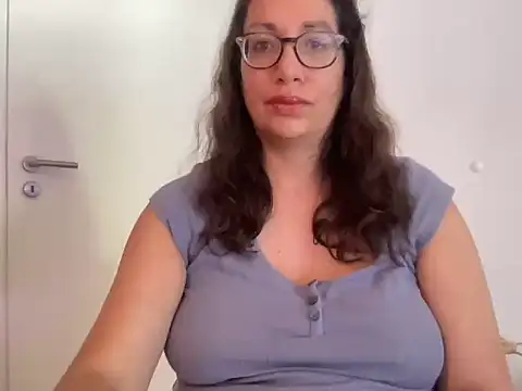 RosaFreya online show from 08/05/26, 10:40