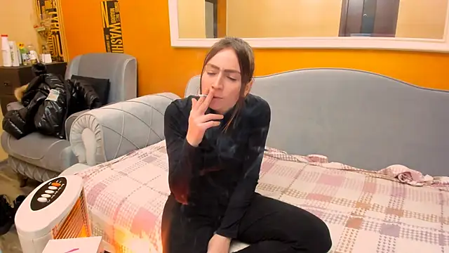 Snapshot of Roxee33 chatting on 12/19/25, 07:32 Roxee33 online show from 12/19/25, 07:32