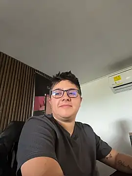 Snapshot of IanGilbert chatting on 11/05/25, 06:08 IanGilbert online show from 11/05/25, 06:08