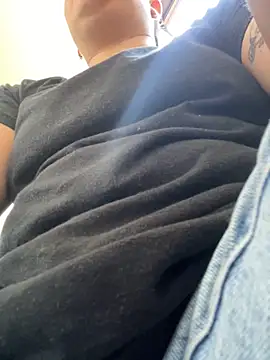 Snapshot of IanGilbert chatting on 11/22/25, 02:49 IanGilbert online show from 11/22/25, 02:49