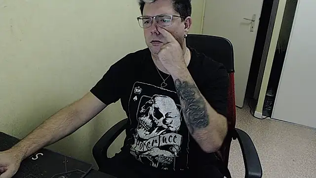 blueandwhite1 online show from 12/03/24, 03:22