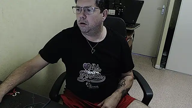 blueandwhite1 online show from 12/20/24, 03:31