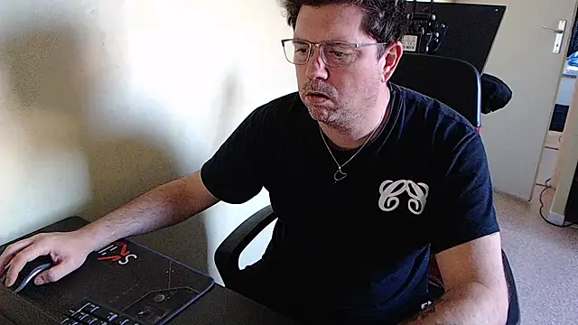 blueandwhite1 online show from 12/28/24, 03:26