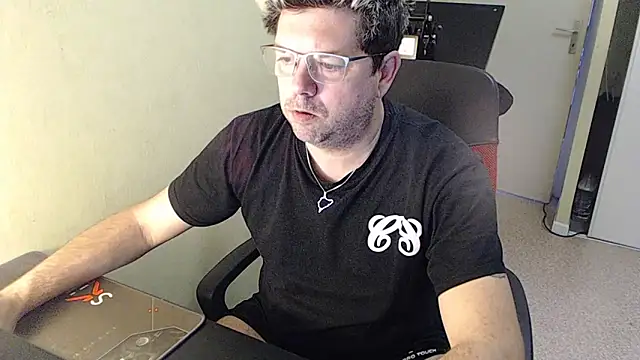 blueandwhite1 online show from 12/29/24, 08:22