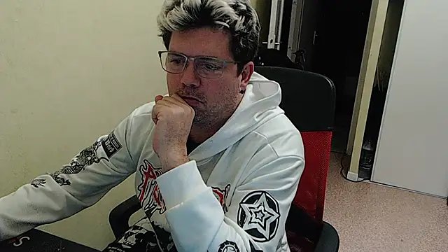 blueandwhite1 online show from 01/03/25, 10:08