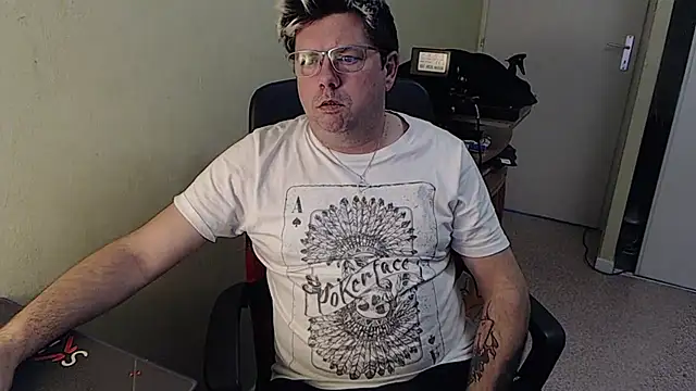 blueandwhite1 online show from 01/07/25, 03:33