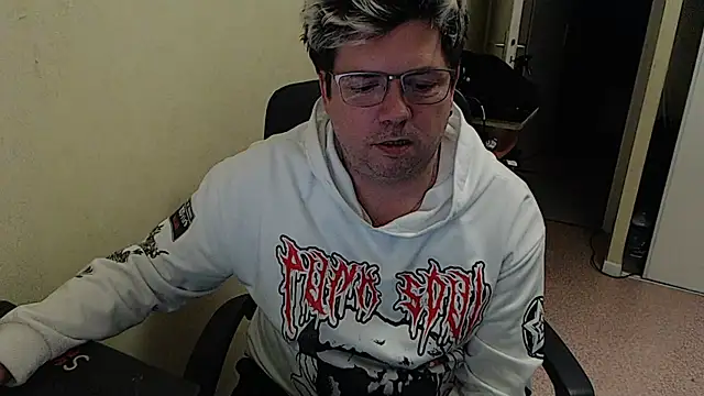 blueandwhite1 online show from 01/07/25, 09:46