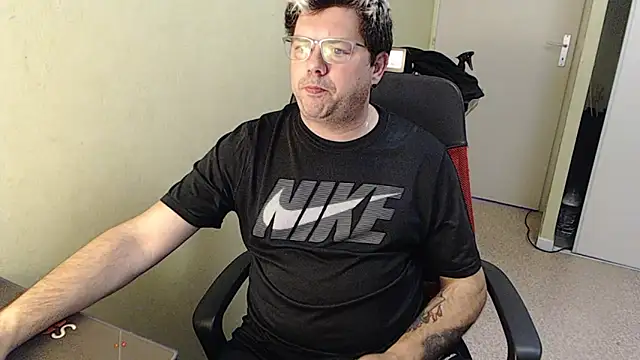 blueandwhite1 online show from 01/09/25, 03:34