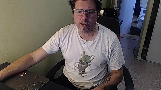 blueandwhite1 online show from 01/18/25, 08:52