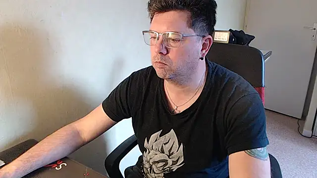 blueandwhite1 online show from 01/29/25, 02:32