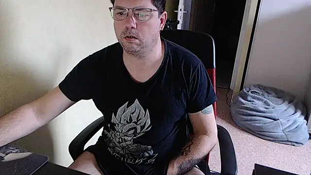 blueandwhite1 online show from 02/19/25, 07:50