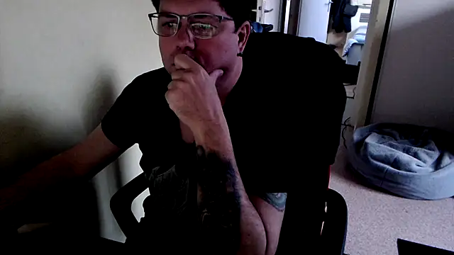 blueandwhite1 online show from 03/03/25, 05:18