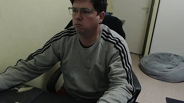 blueandwhite1 online show from 03/07/25, 08:44