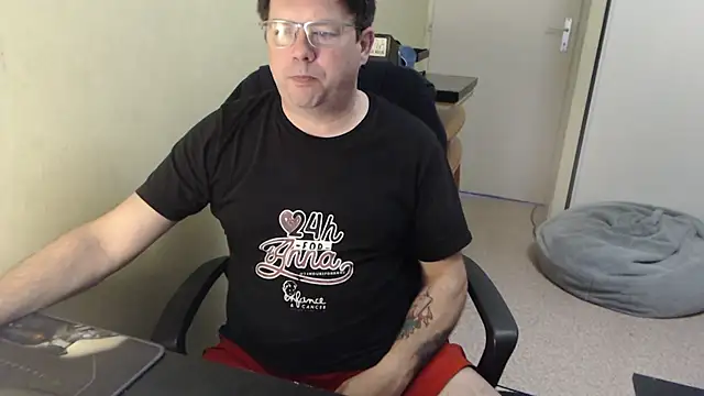 blueandwhite1 online show from 03/08/25, 08:44