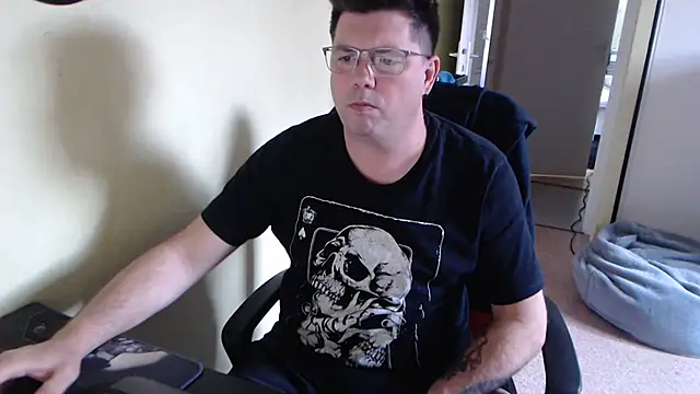 blueandwhite1 online show from 03/11/25, 03:34