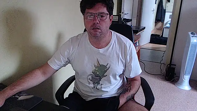 blueandwhite1 online show from 09/13/25, 07:30