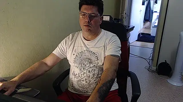 blueandwhite1 online show from 09/27/25, 07:57