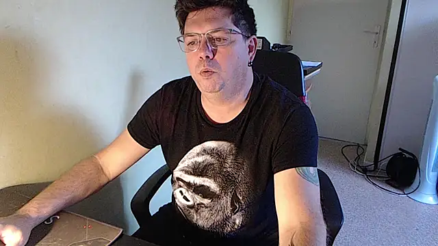 blueandwhite1 online show from 10/08/25, 07:17