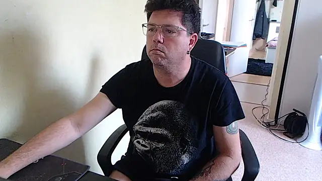 blueandwhite1 online show from 10/09/25, 02:48