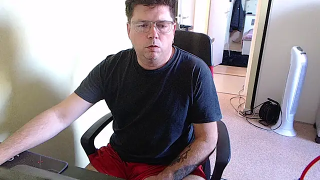 blueandwhite1 online show from 10/21/25, 02:29