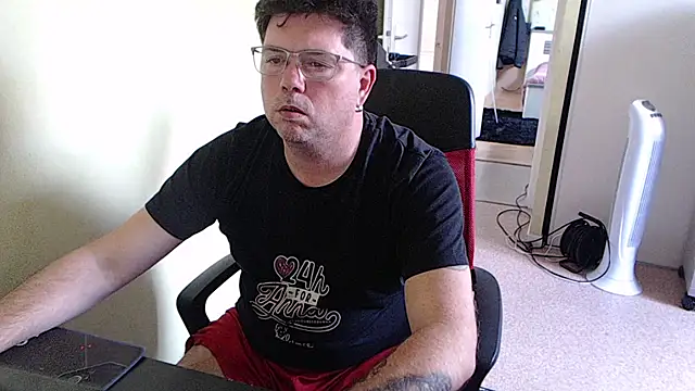 blueandwhite1 online show from 10/22/25, 03:01