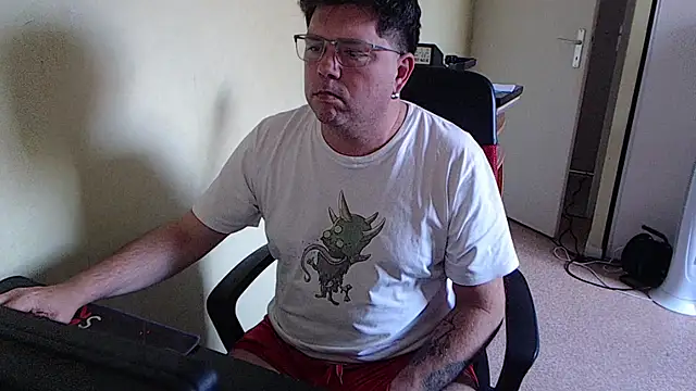 blueandwhite1 online show from 11/04/25, 03:33