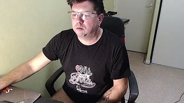 blueandwhite1 online show from 11/20/25, 03:56