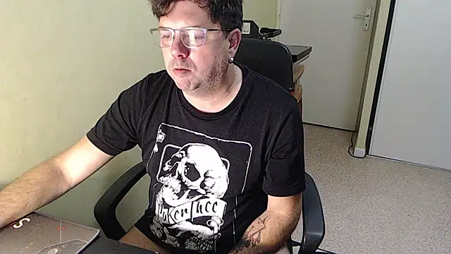 blueandwhite1 online show from 11/24/25, 04:51