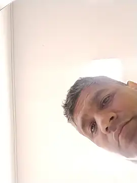 danigarci2307 online show from 11/14/25, 08:40