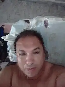 Snapshot of Hichemouer chatting on 09/14/25, 04:17 Hichemouer online show from 09/14/25, 04:17
