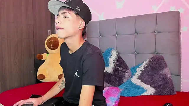 Snapshot of Playboy_Andersex chatting on 09/12/25, 04:18 Playboy Andersex online show from 09/12/25, 04:18