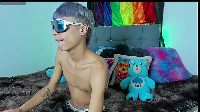 Snapshot of Playboy_Andersex chatting on 10/07/25, 04:59 Playboy Andersex online show from 10/07/25, 04:59