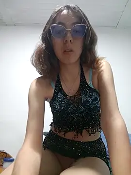 Snapshot of AnnieSparkle chatting on 12/18/25, 12:38 AnnieSparkle online show from 12/18/25, 12:38