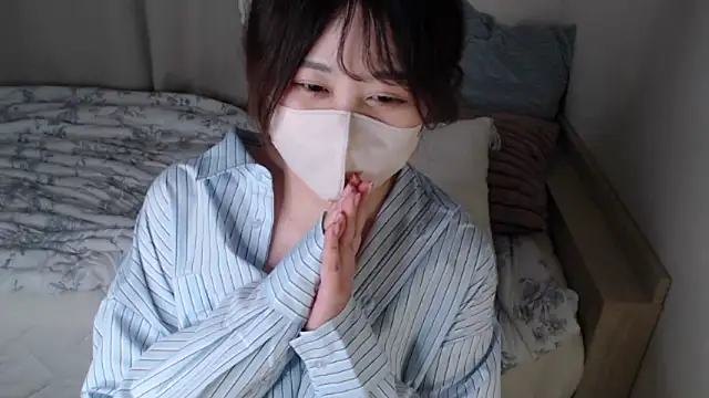 Snapshot of mi__san chatting on 09/27/25, 02:33 mi  san online show from 09/27/25, 02:33