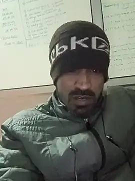 Snapshot of Mr_xxx007@xh chatting on 11/27/25, 02:13 Mr xxx007xh online show from 11/27/25, 02:13