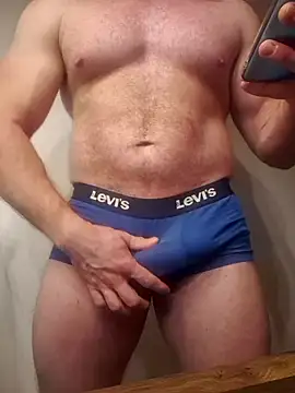 Snapshot of AlphaGymMale chatting on 11/16/25, 01:11 AlphaGymMale online show from 11/16/25, 01:11