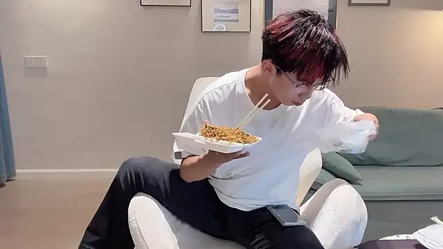 STxuguanhan online show from 10/01/25, 10:38