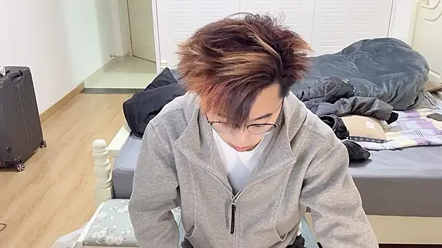 STxuguanhan online show from 11/21/25, 09:52