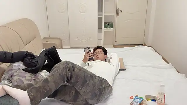 STxuguanhan online show from 12/02/25, 01:28