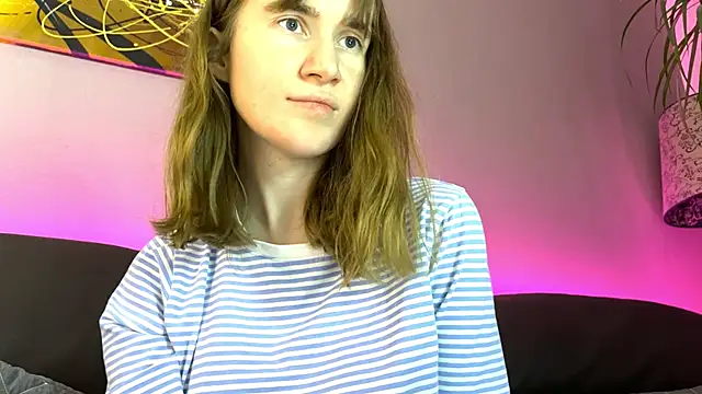 Snapshot of velina__ chatting on 09/14/25, 05:56 velina online show from 09/14/25, 05:56